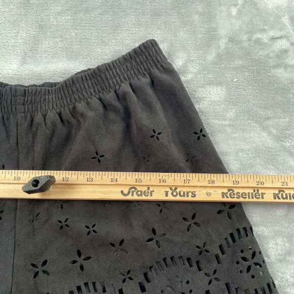 Design Lab Shorts Medium Black Faux Suede Laser Cut Scalloped Hem Lord & Taylor - Picture 9 of 16
